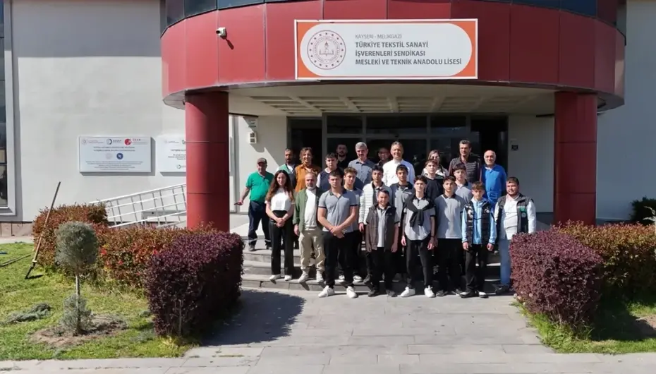 Kayseri Büyükşehir'den okullara yeşil dokunuş