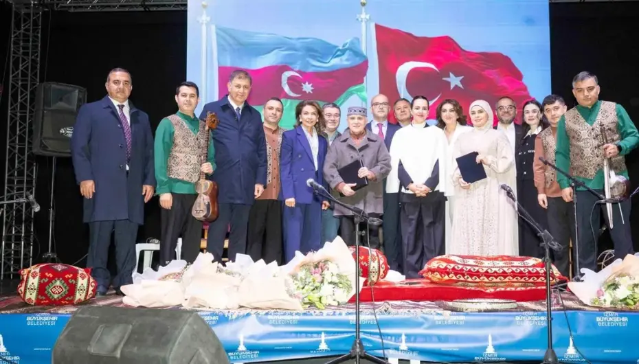 40 yıllık kardeşlik İzmir'de şarkılarla kutlandı