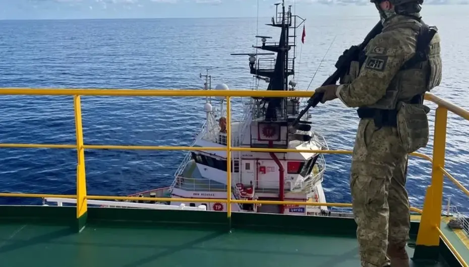 Somali açıklarında Türk Deniz Gücü’nden sondaj gemilerine güvenlik desteği