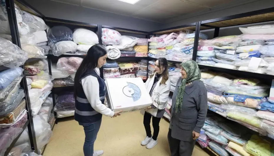 İzmir Büyükşehir yuva kuran gençlerin yanında