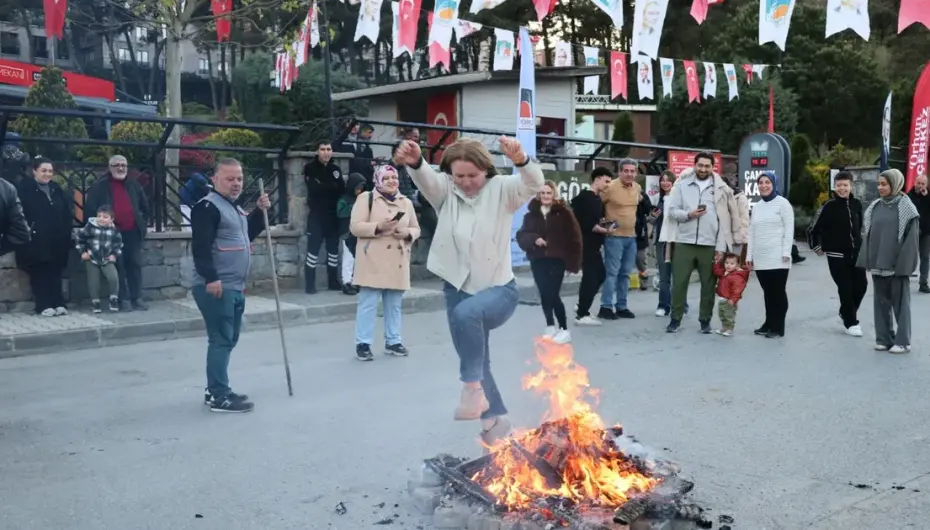 İstanbul Çekmeköy’de Hıdırellez ateşi yandı