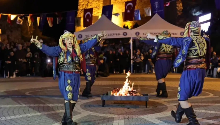 Kütahya Kalesi’nde 'Dilek Ateşi' yandı
