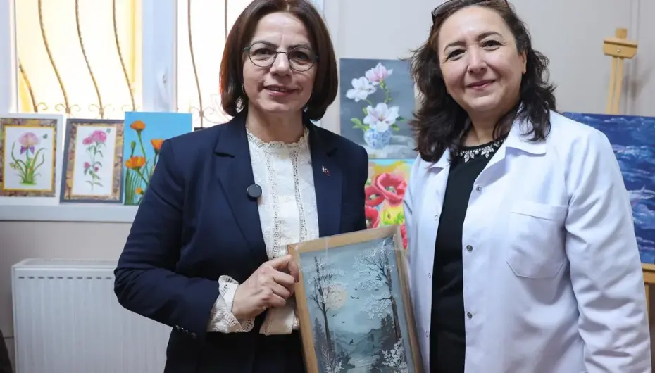 İstanbul Maltepe'de annelere erken kutlama