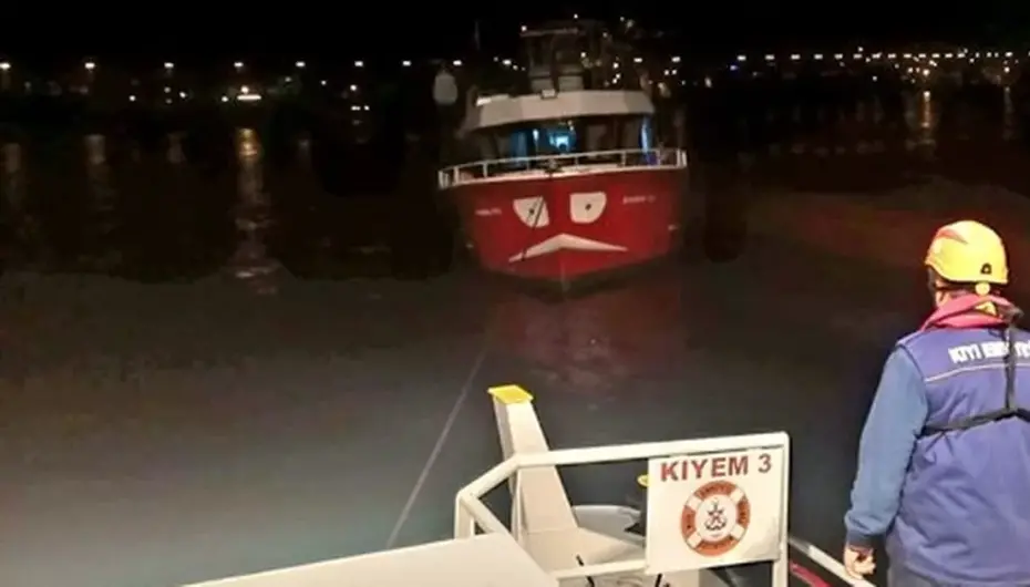 Kocaeli açıklarında sürüklenen tekne kurtarıldı