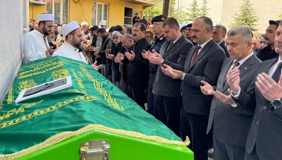 126 gün çığ altında kalan talihsiz çoban son yolculuğuna uğurlandı