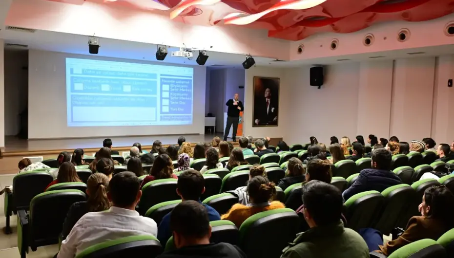 Manisa’da öğretmenlere kariyer eğitimi