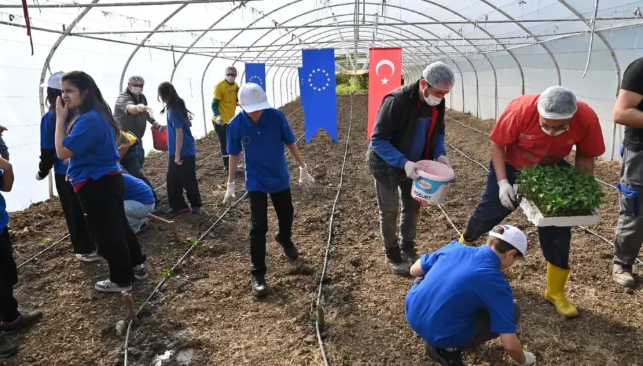 Kocaeli’de çocuklar toprakla buluştu