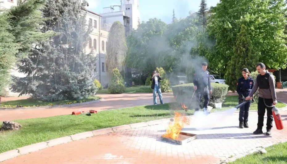 Eskişehir’de otelde yangın tatbikatı gerçeğini aratmadı