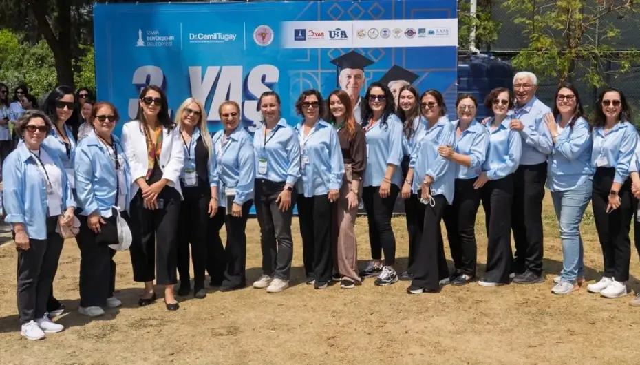 İzmir'de 3. Yaş Üniversiteleri gençlik enerjisi yayıyor