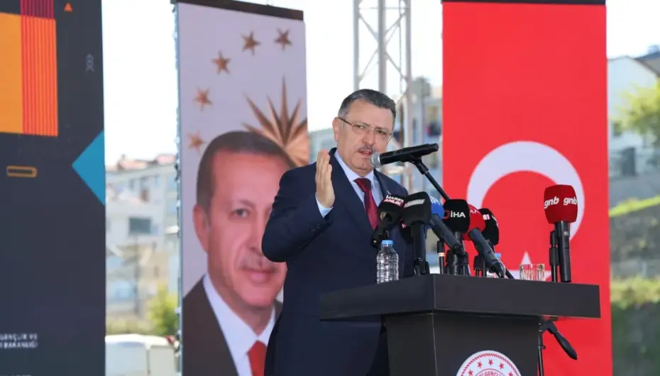 Trabzon'da Akçaabat Yarı Olimpik Yüzme Havuzu açıldı