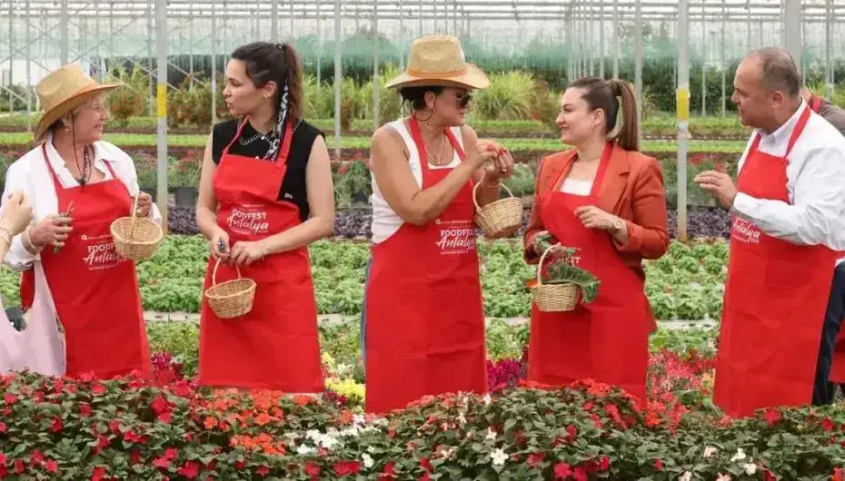 Antalya FoodFest rengarenk hasatla başladı