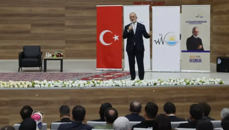 Yazar Yenişehirlioğlu gençlerle buluştu