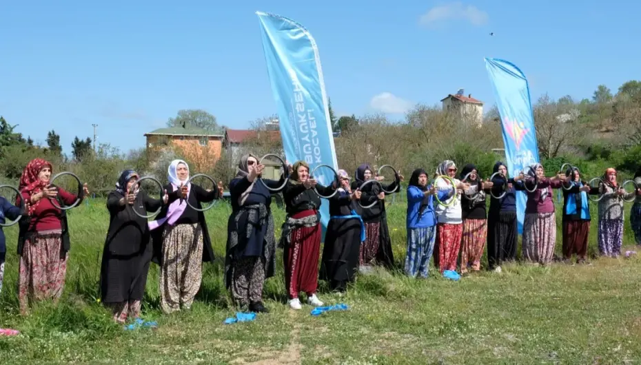 Şalvarlı sporla sağlıklı yaşama renkli farkındalık