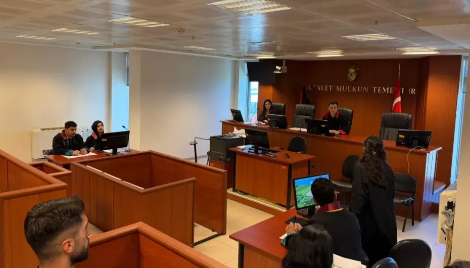 Trabzon’da hukuk öğrencilerine yargı simülasyonu