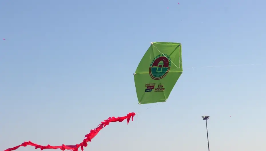 İstanbul Maltepe’de gökyüzü uçurtmalarla renklendi