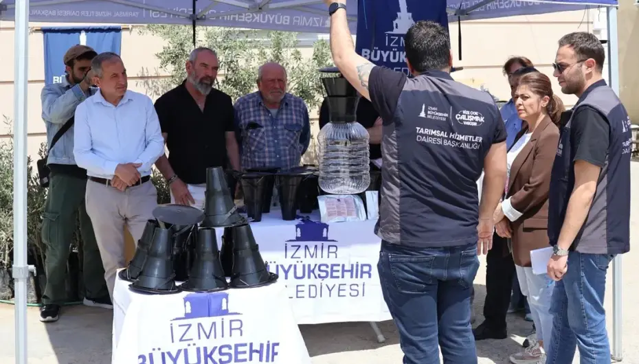 İzmir'de kahverengi kokarca böceğine karşı tuzak