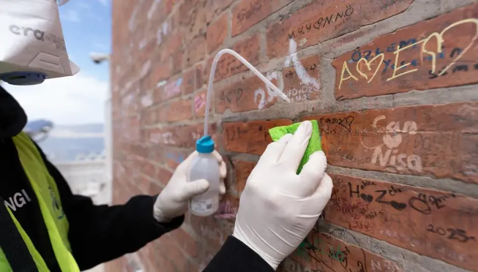 İzmir Miras sahada... Hafızayı vandalizme karşı koruyorlar