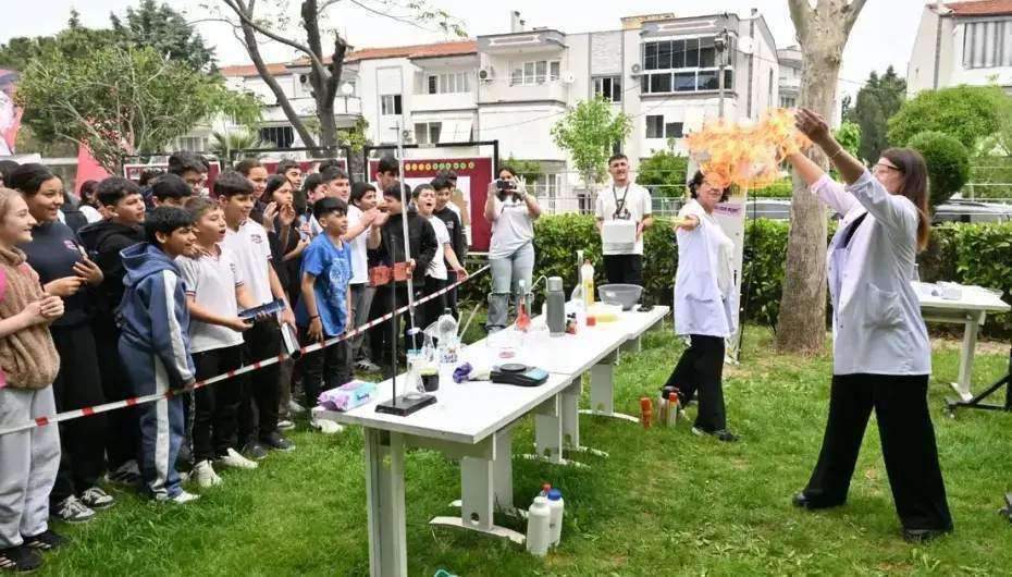 Manisalı öğrenciler 'Bahar' ile geleceğe çiçek açtı