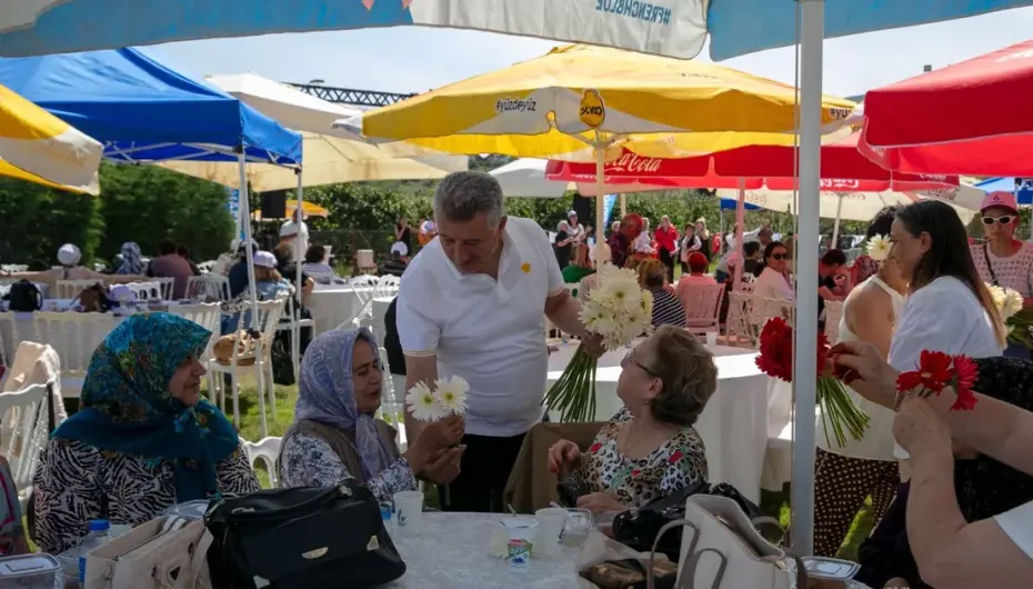 Anneler Günü’nde Güzelbahçe’de sevgi dolu buluşma