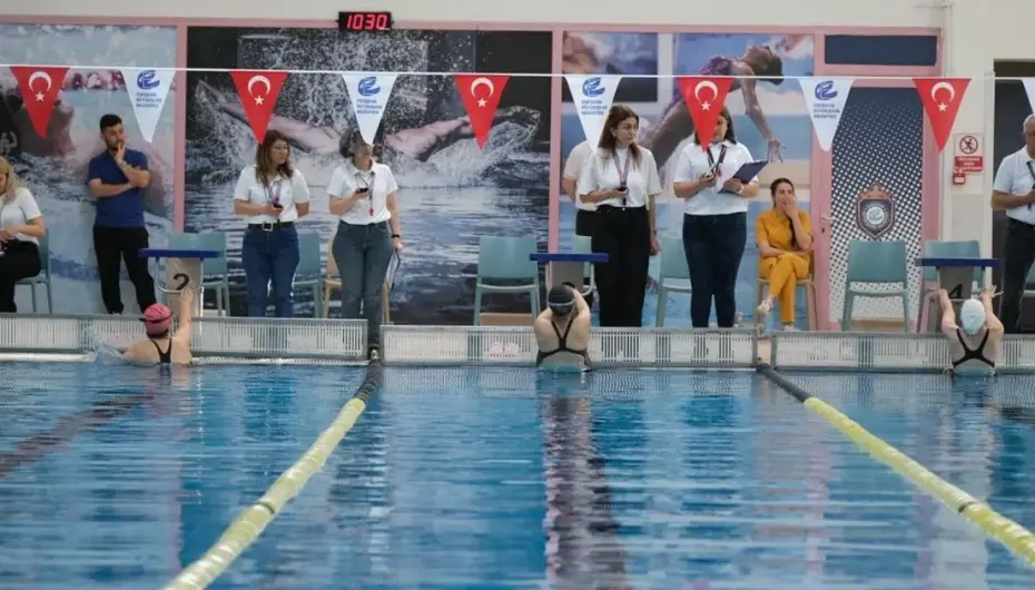 Eskişehir’de Engelsiz Kulaçlar renkli görüntülere sahne oldu