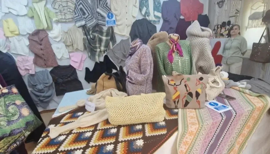 İstanbul Maltepeli kadınların el emeği eserleri sergilenmeye başladı