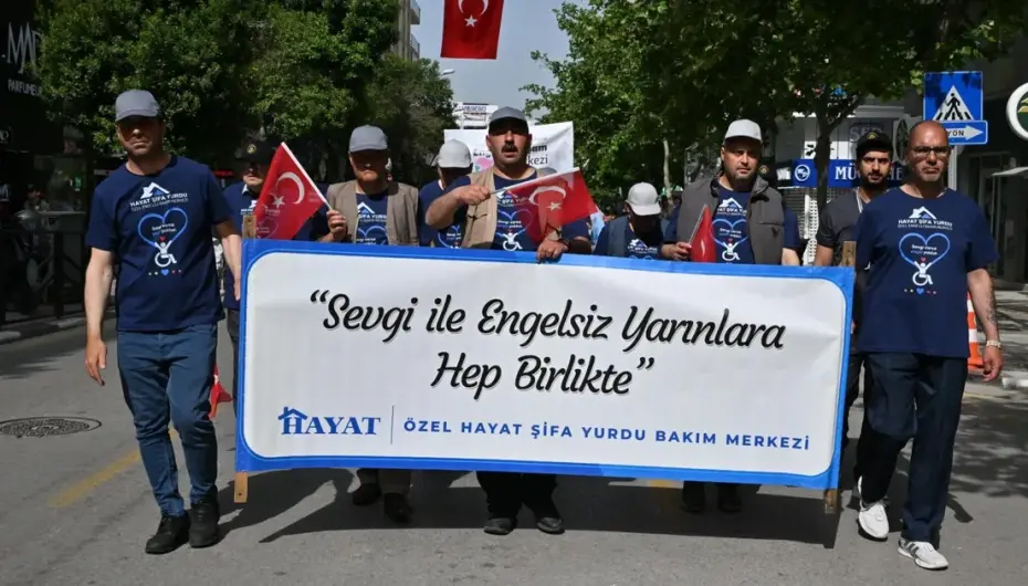 Manisa'da 'engelsiz' yürüyüş