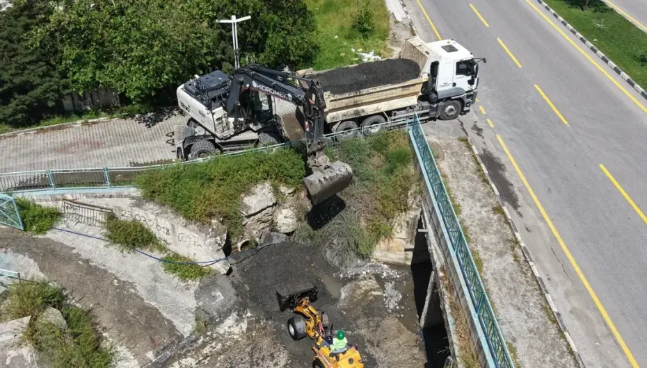 Manisa'da dere yatakları temizleniyor