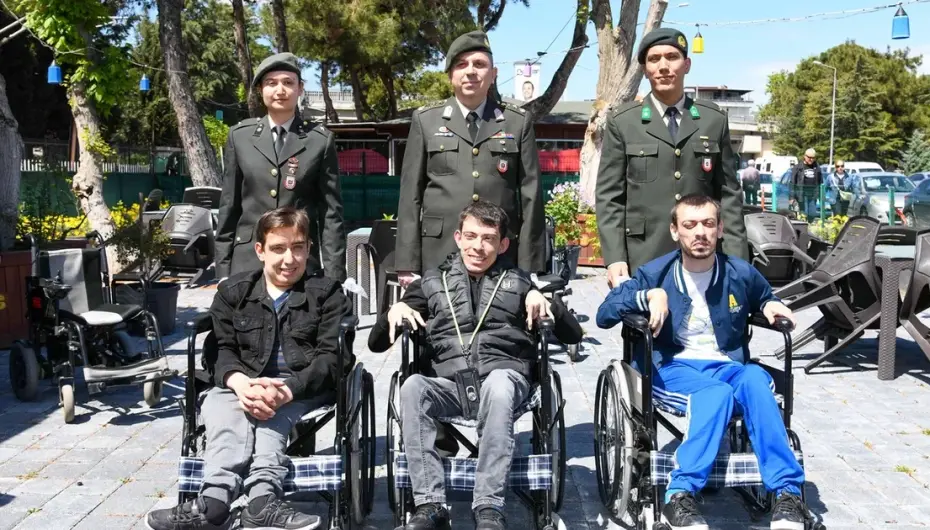 Mehmetçikten anlamlı destek