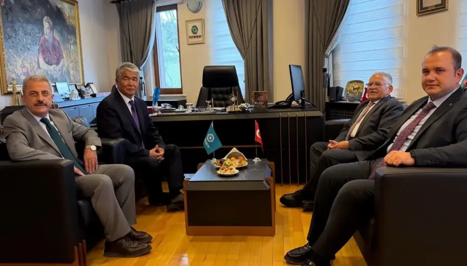 Memduh Büyükkılıç'tan TÜRKSOY'a ziyaret