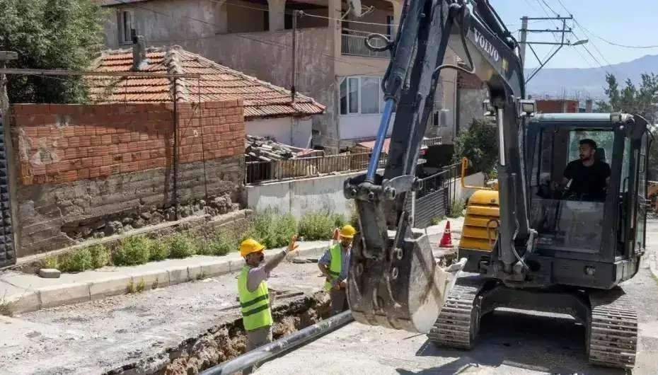 İzmir Bayraklı’da 25 yıllık altyapıya neşter