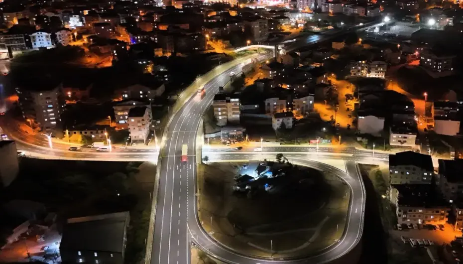 Gebze Eskihisar Feribot Yolu ışıl ışıl