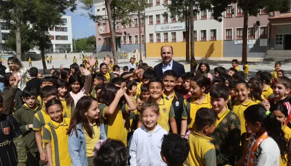 Konya'da Başkan Altay'dan okuluna nostaljik ziyaret