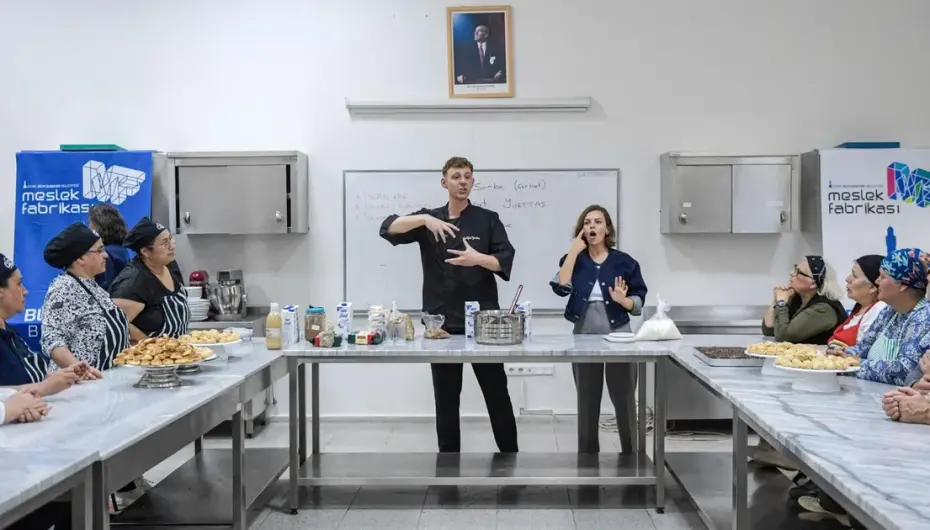İzmir’de Engelliler Haftası’nda tatlı atölyesi