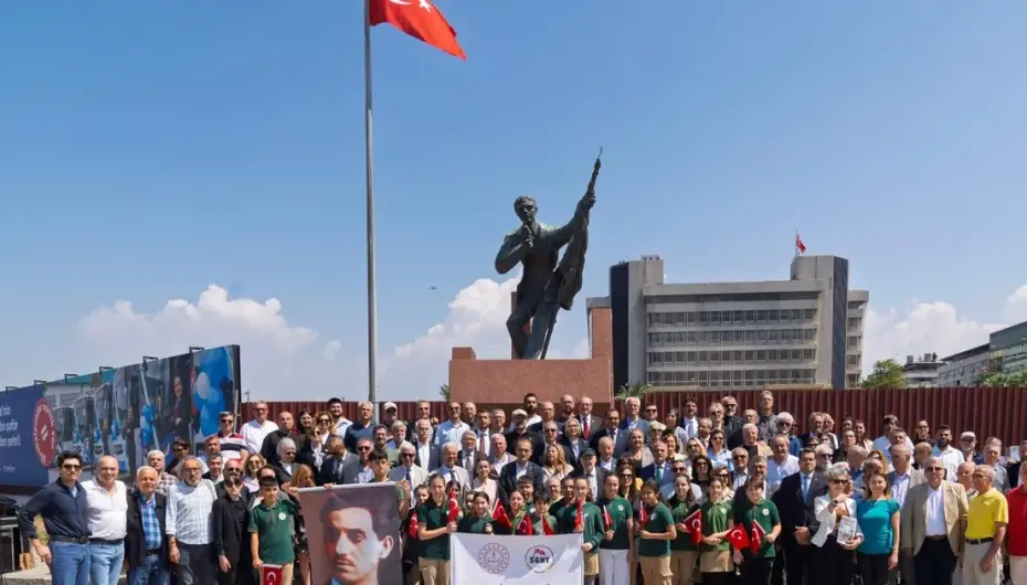İzmir'de Hasan Tahsin, İlk Kurşun Anıtı’nda anıldı