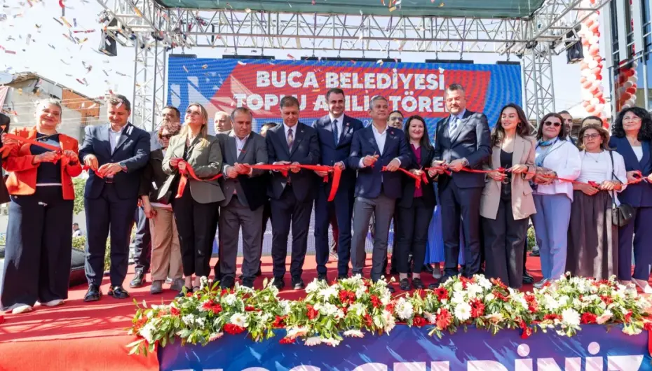 İzmir Buca’da 16 proje CHP lideri Özel'in katılımıyla açıldı