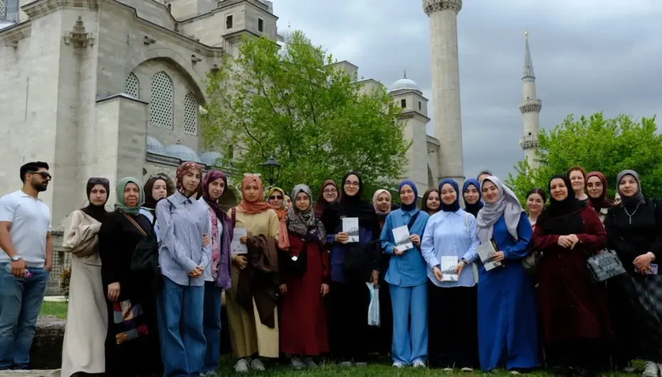 Bu proje hem okutuyor, hem gezdiriyor