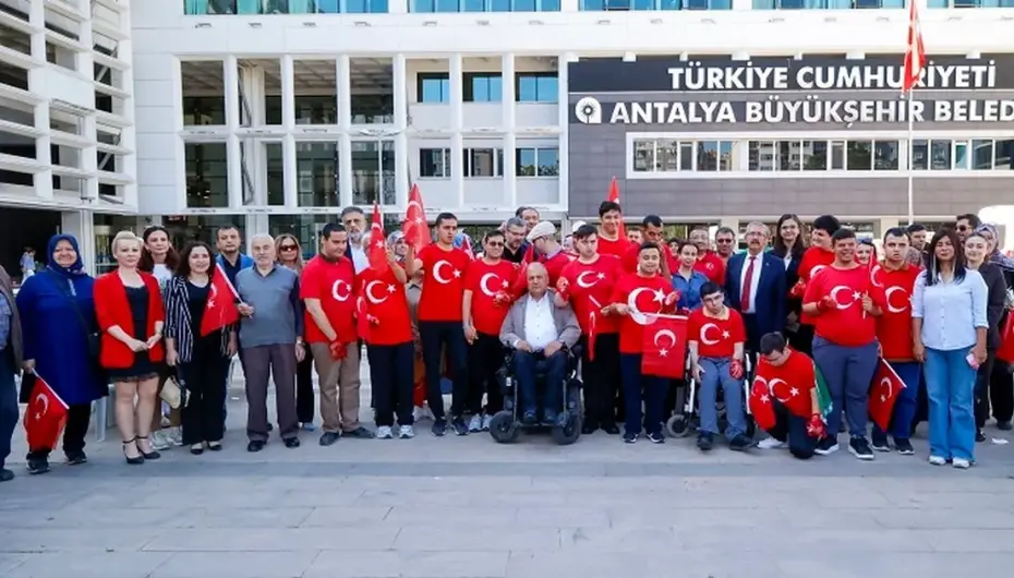 Antalya'da özel bireyler bir günlüğüne asker oldu