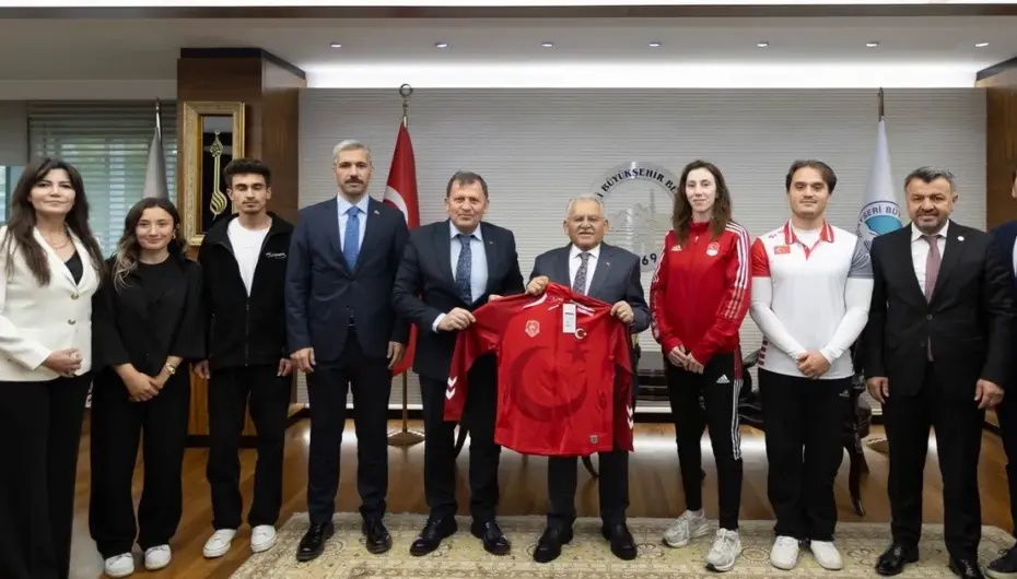 Kayserili gençlerden Büyükşehir'e ziyaret