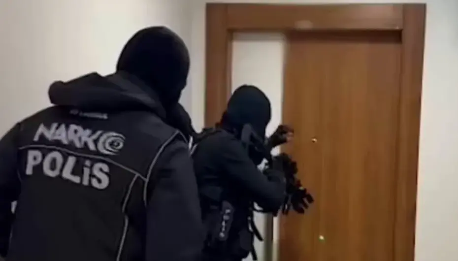 İstanbul’da uluslararası narkotik operasyonu... Kırmızı bültenle aranan şüpheli yakalandı