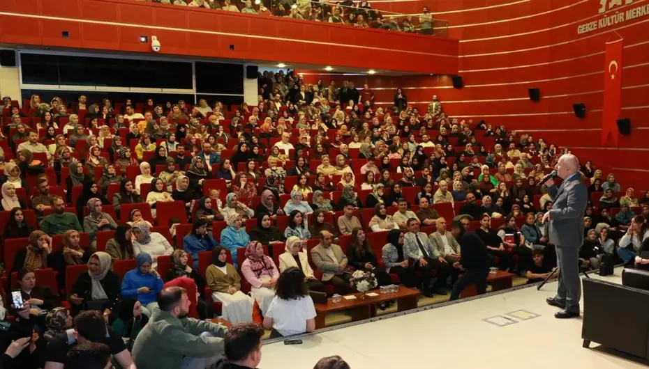 Gebze'de 'Ailenin İçinde Saklı Cennet' söyleşisine yoğun ilgi
