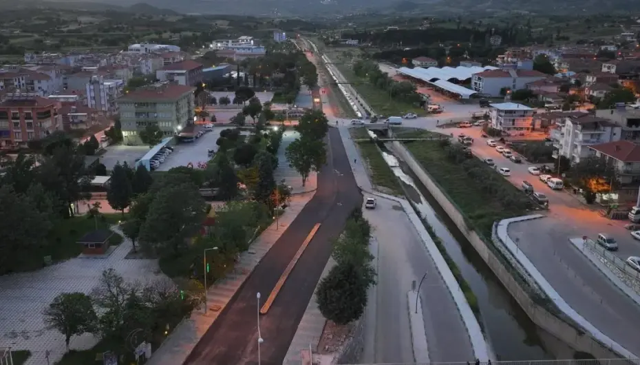 Manisa Köprübaşı sıcak asfaltla ilk kez tanıştı