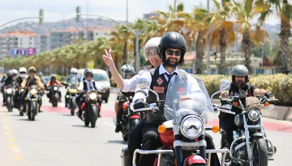Klasik motosikletler farkındalık için yollarda