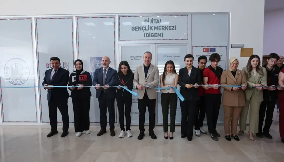 Sivas’ta Dijital Gençlik Merkezi açıldı