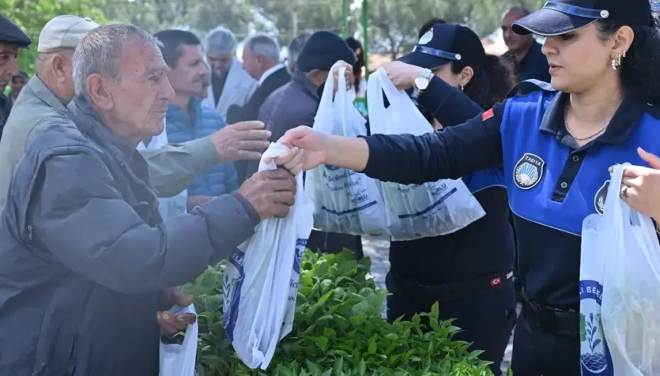 Manisa’da üreticilere 34 bin sebze fidesi dağıtıldı