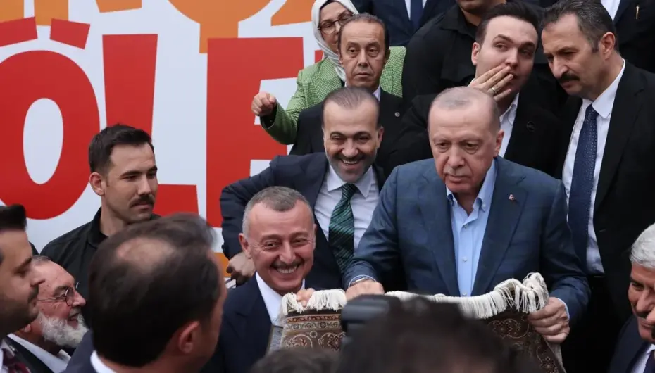 Cumhurbaşkanı Erdoğan Kocaelispor Müzesi için forma imzaladı
