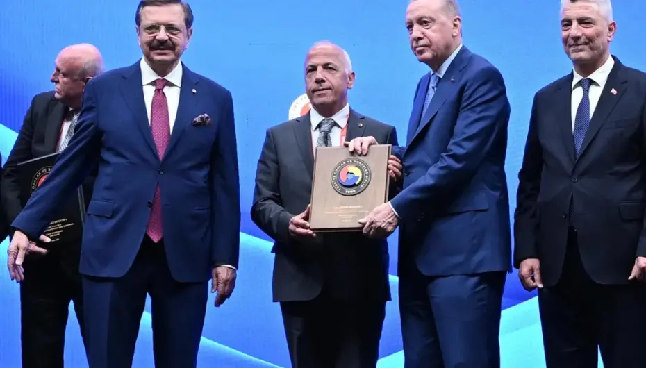 TOBB'dan Artvin Ticaret Borsası Başkanı Akyürek’e hizmet şeref plaketi
