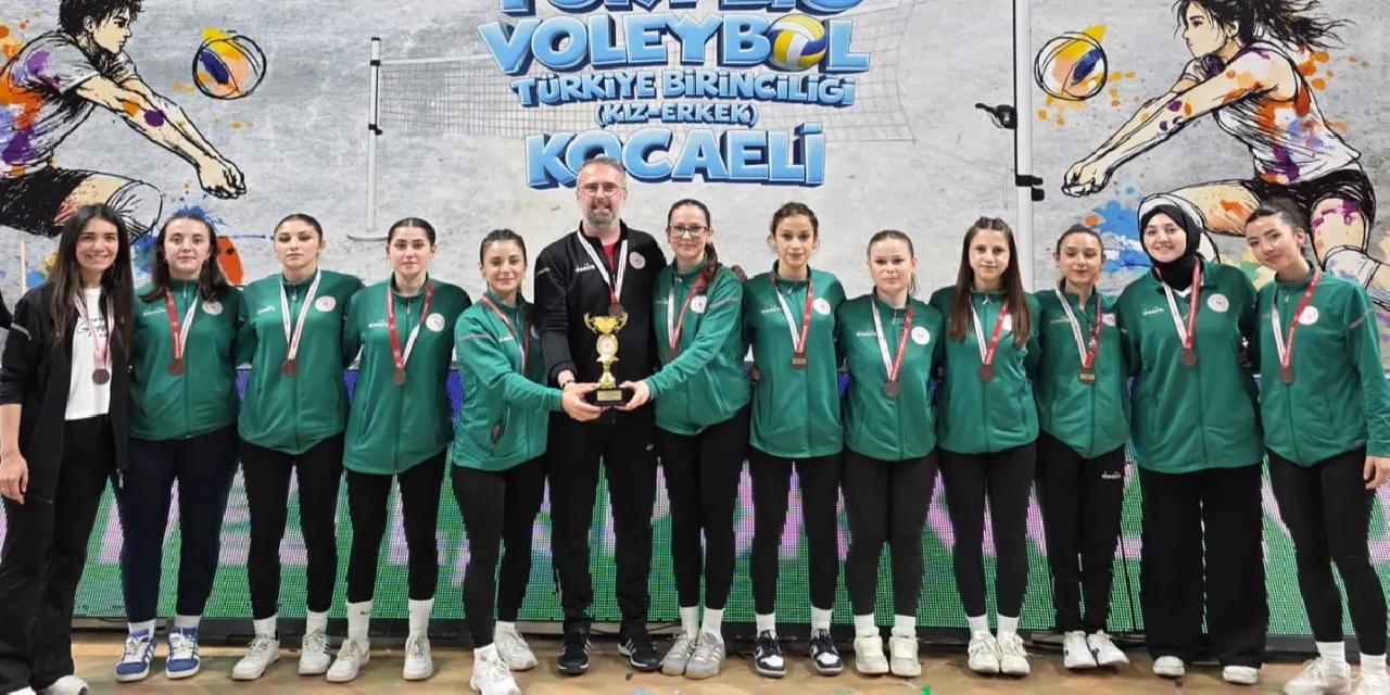 Artvin’den voleybol ’da tarihi başarı