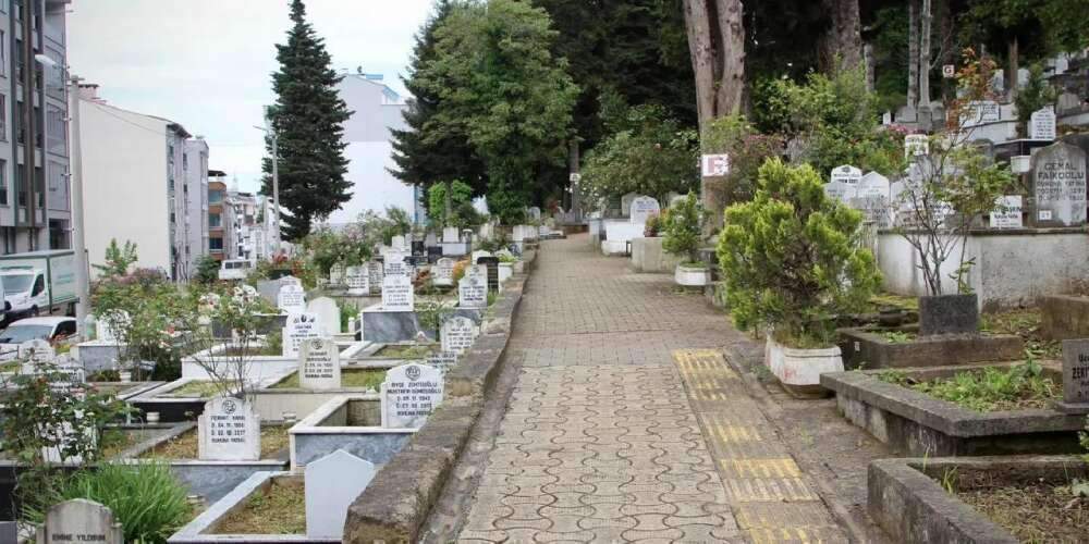 Giresun’da mezarlıklar bayrama hazır