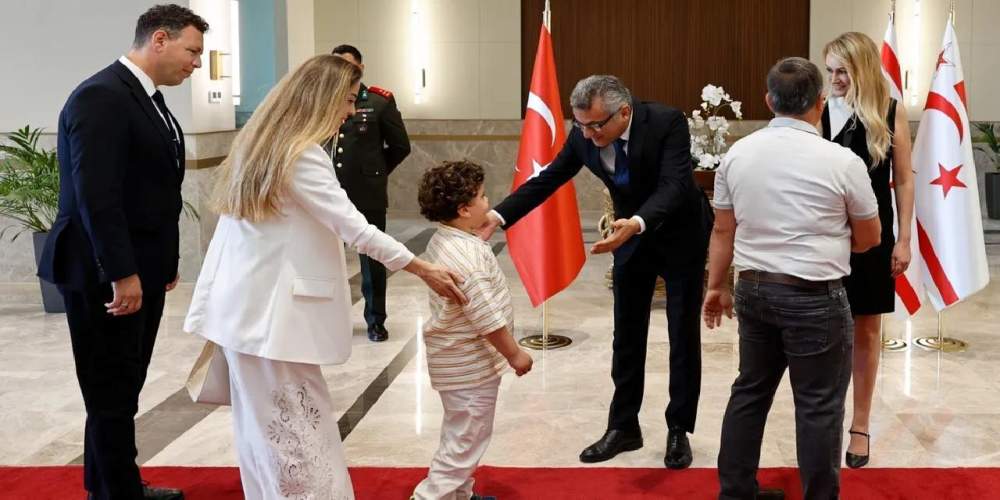 Erhürman Çifti KKTC'de bayram tebriklerini kabul etti