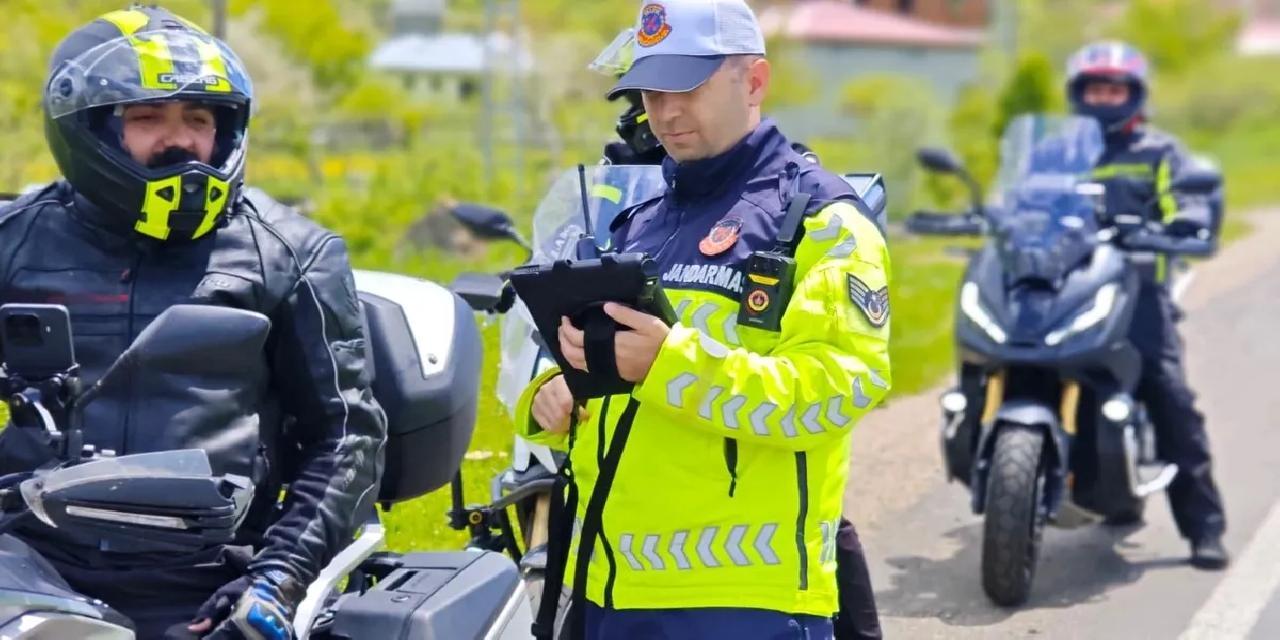 Jandarma dönüş yolunda denetimleri aralıksız sürdürüyor